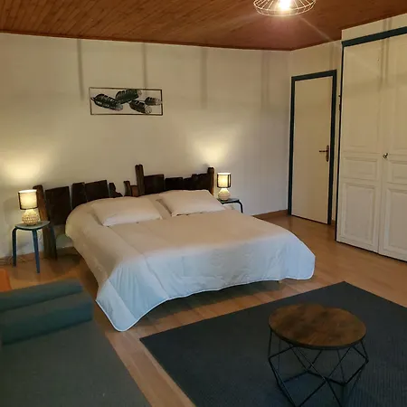 Les D'hotes Le Triskele Bed & Breakfast 3*